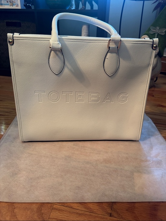 Handbags - NWT  Unbranded White Pebbled TOTE BAG with Handles and Removable Strap